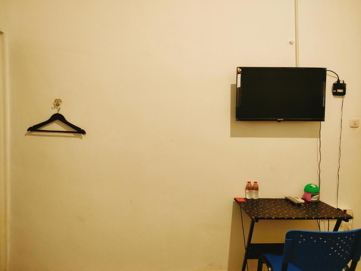 Reddoorz At Sukomanunggal Surabaya Buitenkant foto